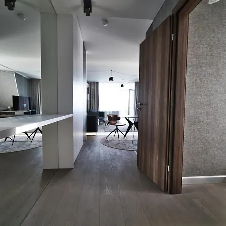 Apartment Urban Oasis: Fitness-focused With Views